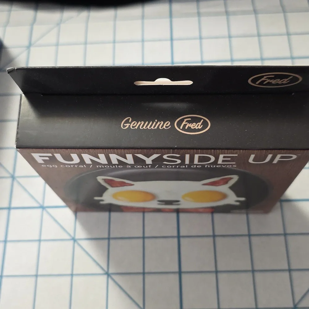 Fred Cat-Shaped Egg Mold - Grey Silucone, NIB‎